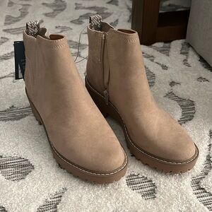 Universal Thread light taupe tan suede-like short boots 7.5